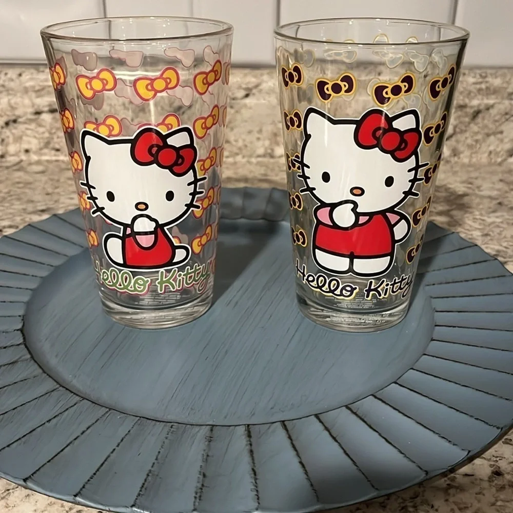 🆕 Hello Kitty Set of two 16 Oz Drinking Glassware Set Bows